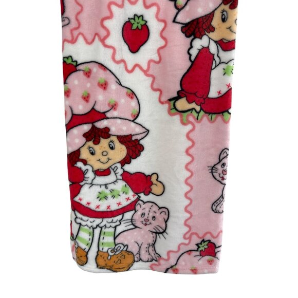 Strawberry Shortcake Plush Throw Blanket 50" x 70" 2024 Pink/Red Polyester Kids - Picture 5 of 6